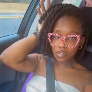 Meet your Posher, Kim